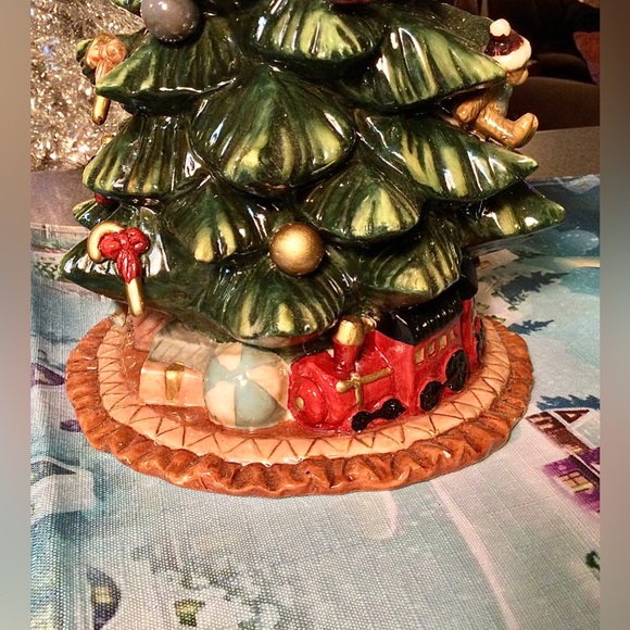 Grandeur Noel 2002 Santa Scene, Christmas,  Replacement Porcelain CHRISTMAS TREE - Picture 2 of 6